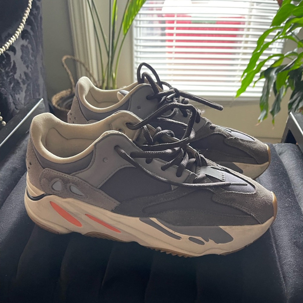 Yeezy boost size 7 - Authentic